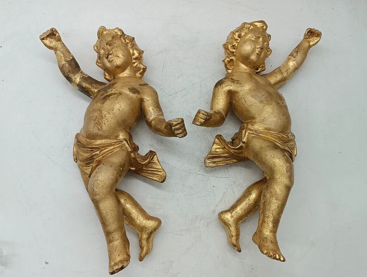Pair of gilded wooden angels, late 18th century 1