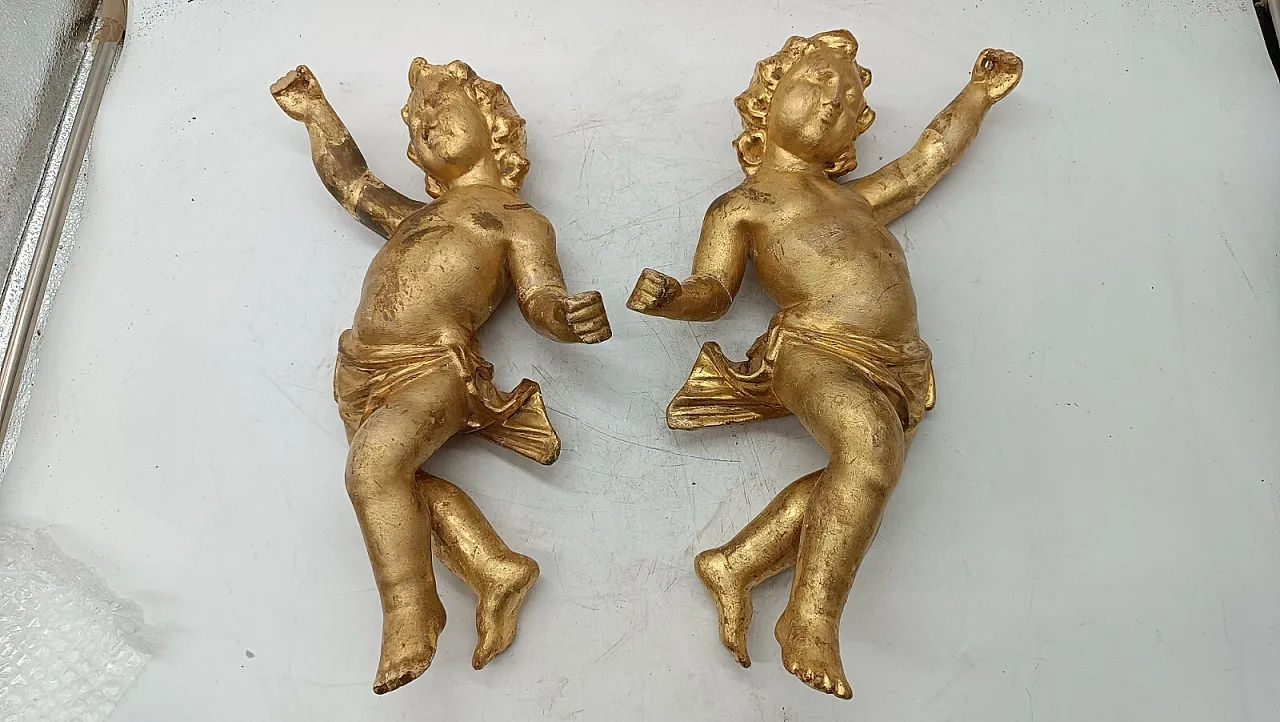 Pair of gilded wooden angels, late 18th century 10