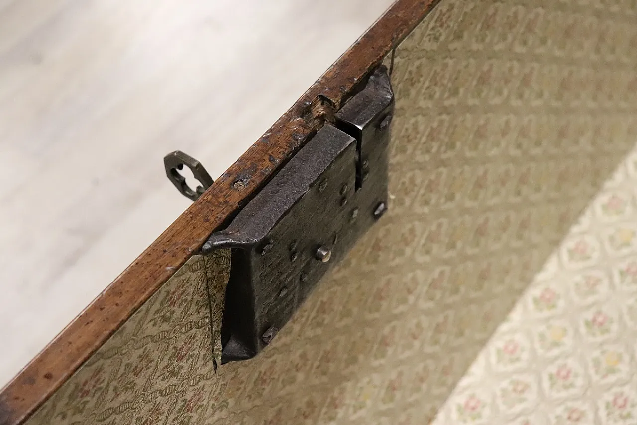 Antica cassapanca in noce massello, '700 10