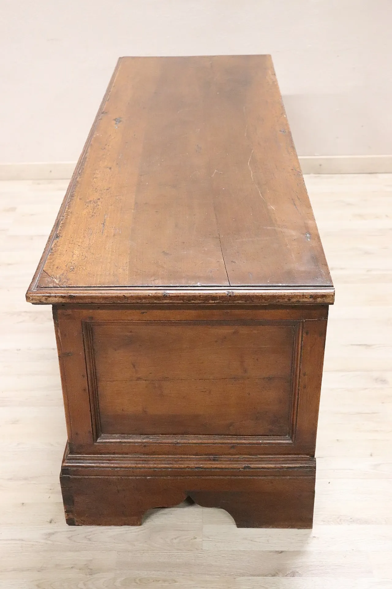 Antica cassapanca in noce massello, '700 11