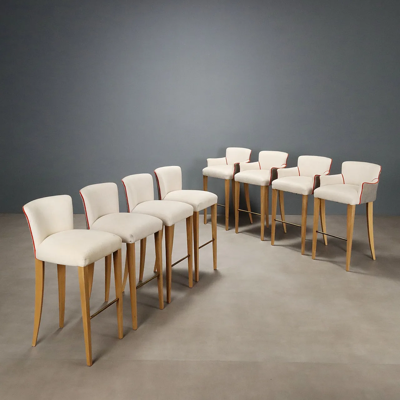 8 Sgabelli di William Yeoward in faggio e ottone, '900 1