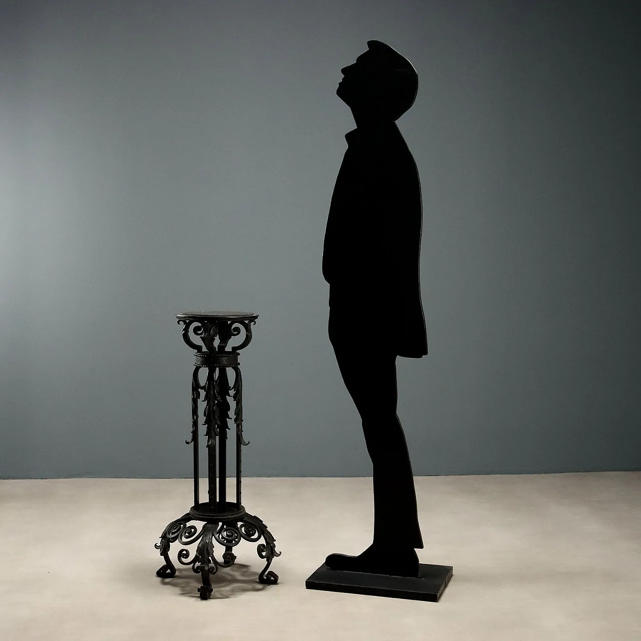 Wrought iron vase holder with decorations, 20th century 2