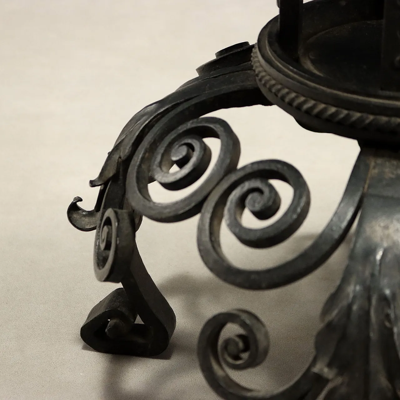 Wrought iron vase holder with decorations, 20th century 7