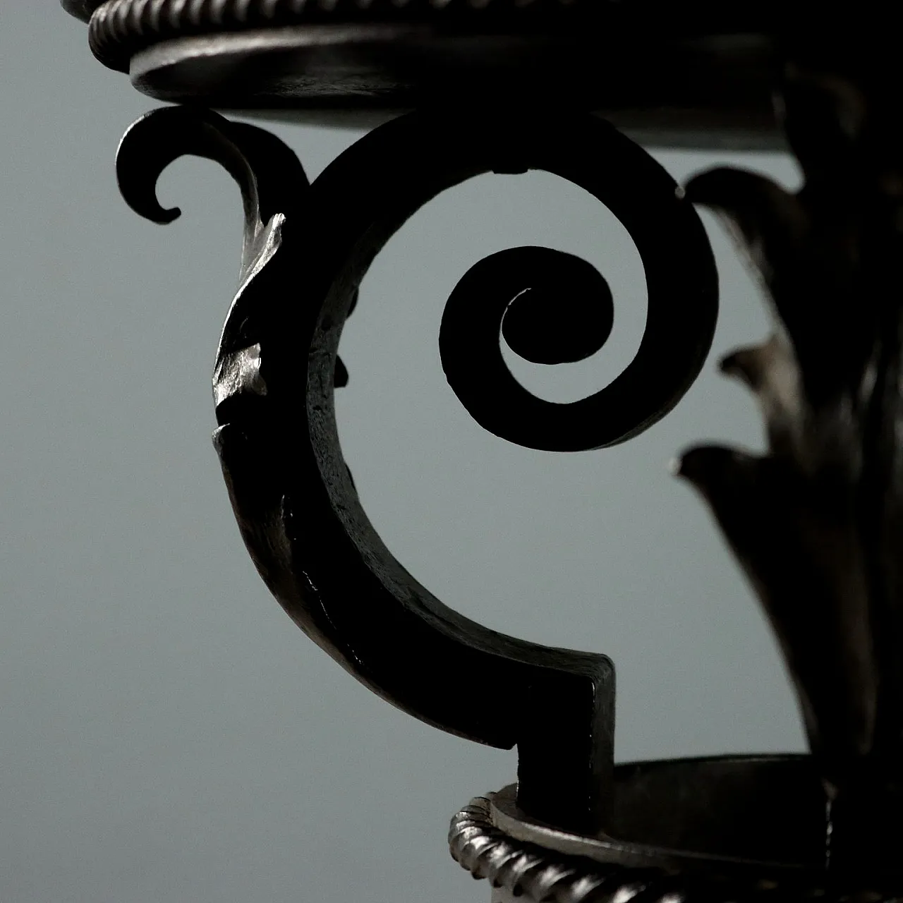 Wrought iron vase holder with decorations, 20th century 9