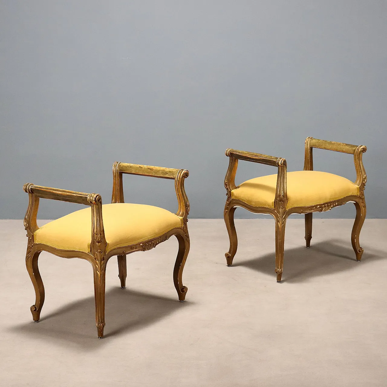 Coppia di panche in legno dorato con sedile imbottito, inizio '900 1