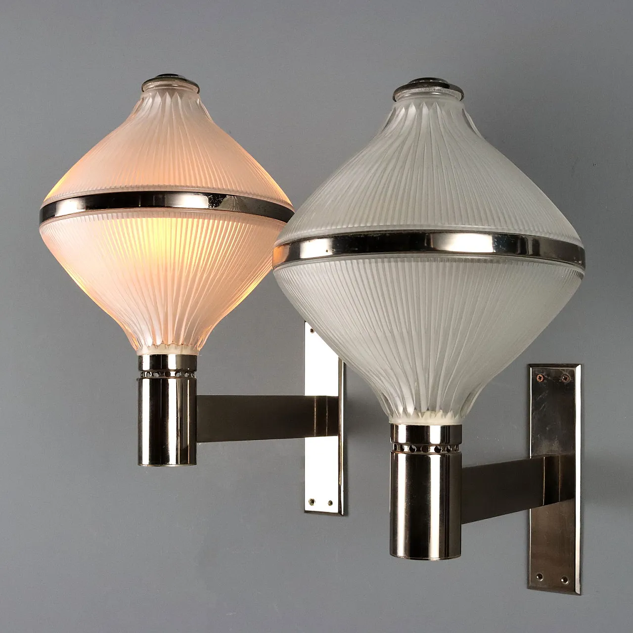 Pair of nickel-plated metal wall lights & glass diffuser, 20th century 1
