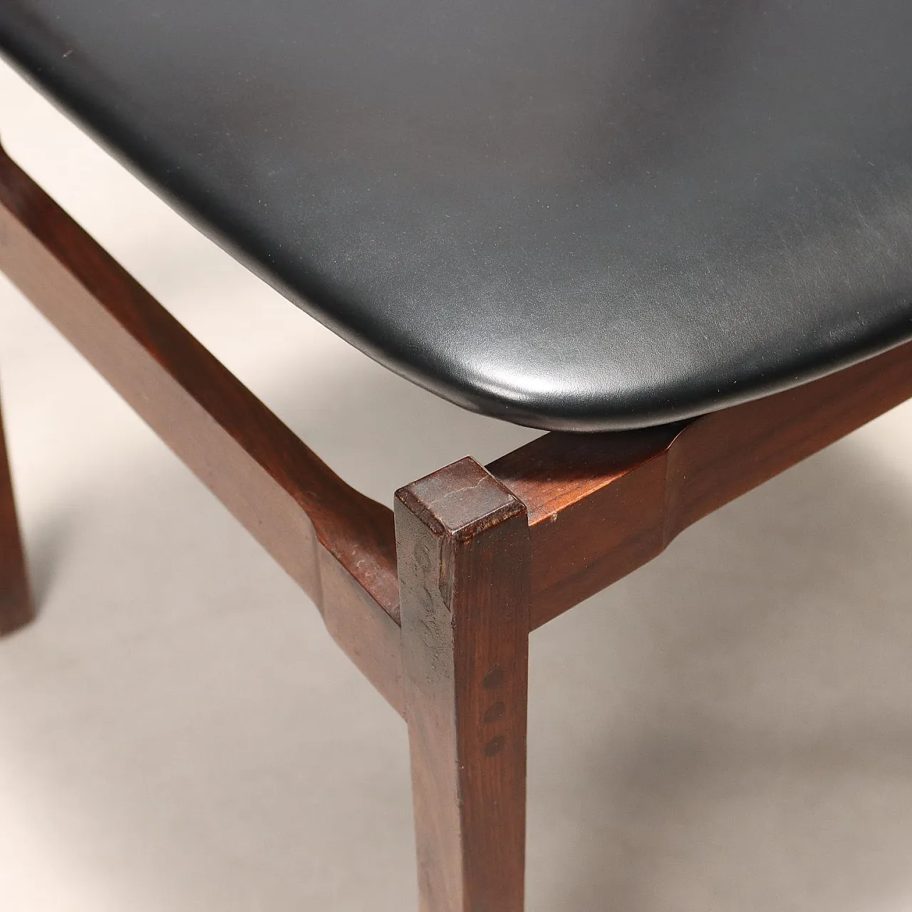 8 Sedie in legno di jacaranda e sedili in pelle, '900 6