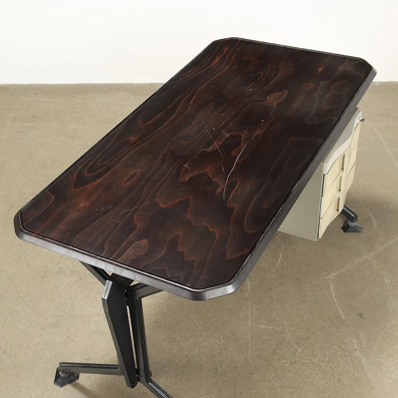 Arco writing desk by BBPR for Olivetti, Italy 1960s-1970s 9