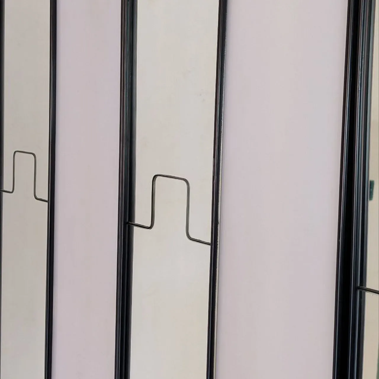 Sistema di specchi modulari Gronda di Luciano Bertoncini, Elco, Italia 4