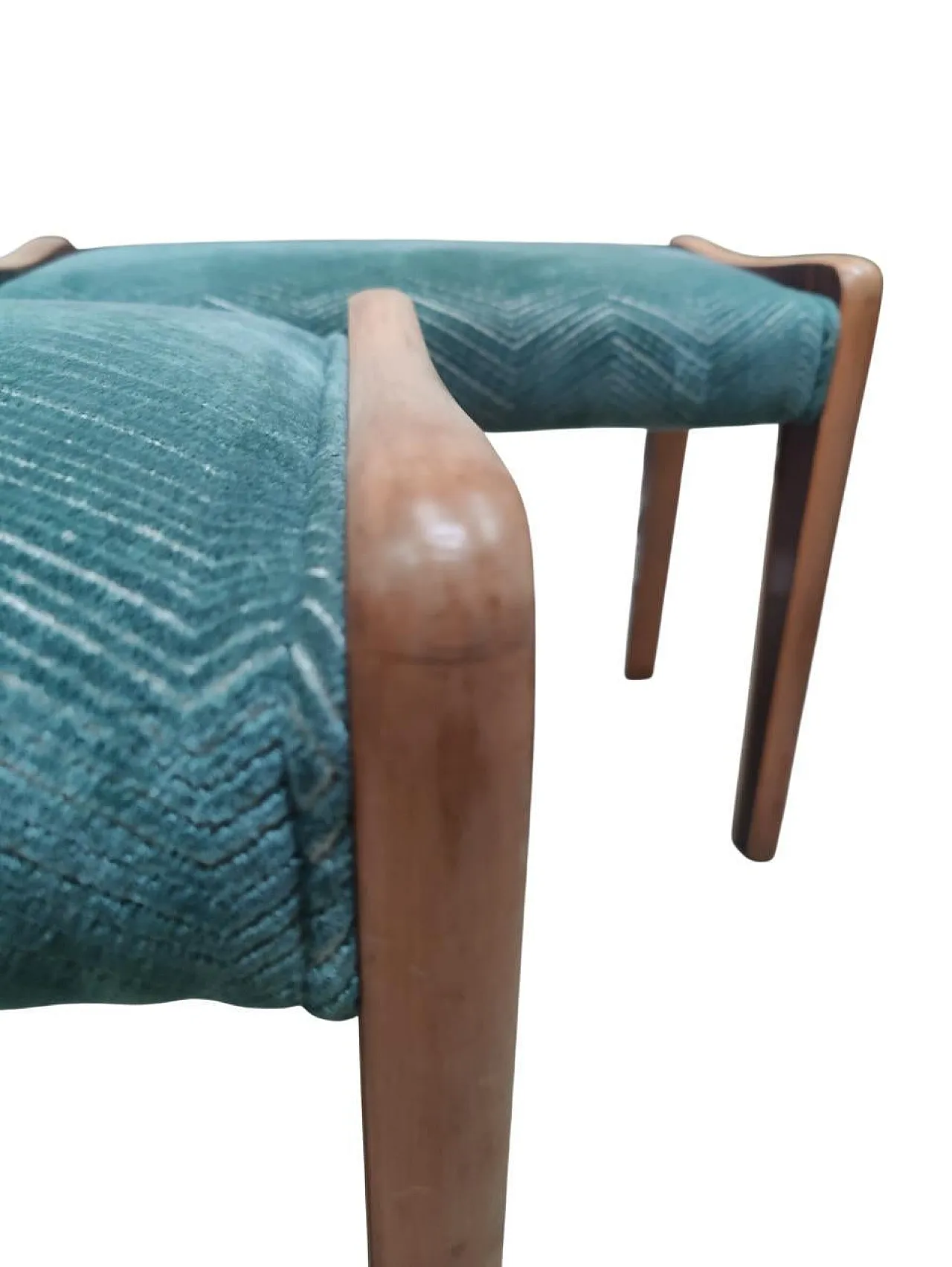 Coppia di panchetti impiallacciati in noce e velluto, anni '50 6