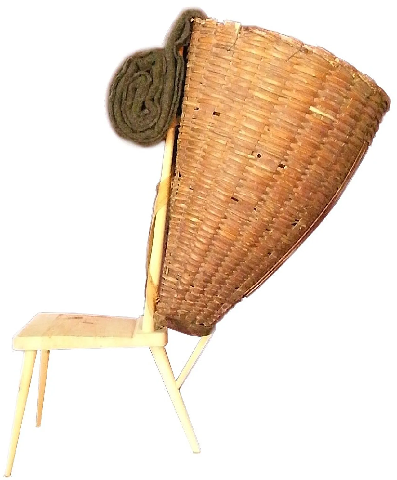 Sedia tirolese a tre gambe di M. Rizzolli, anni '60 1