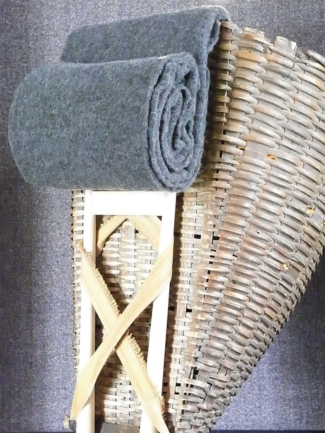 Sedia tirolese a tre gambe di M. Rizzolli, anni '60 3