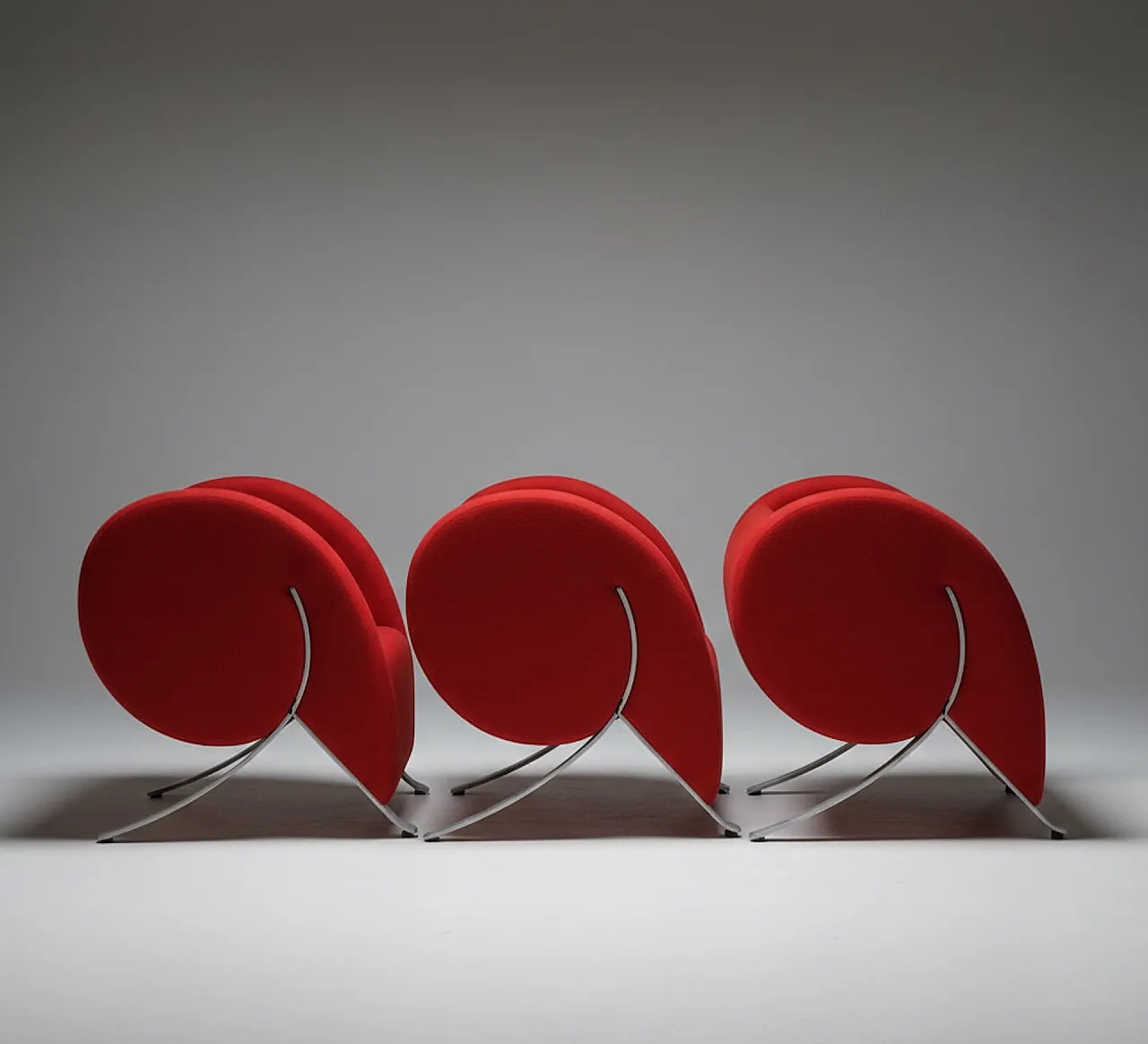3 Comma red armchairs by Yaacov Kaufmann for Arflex, 90s 9