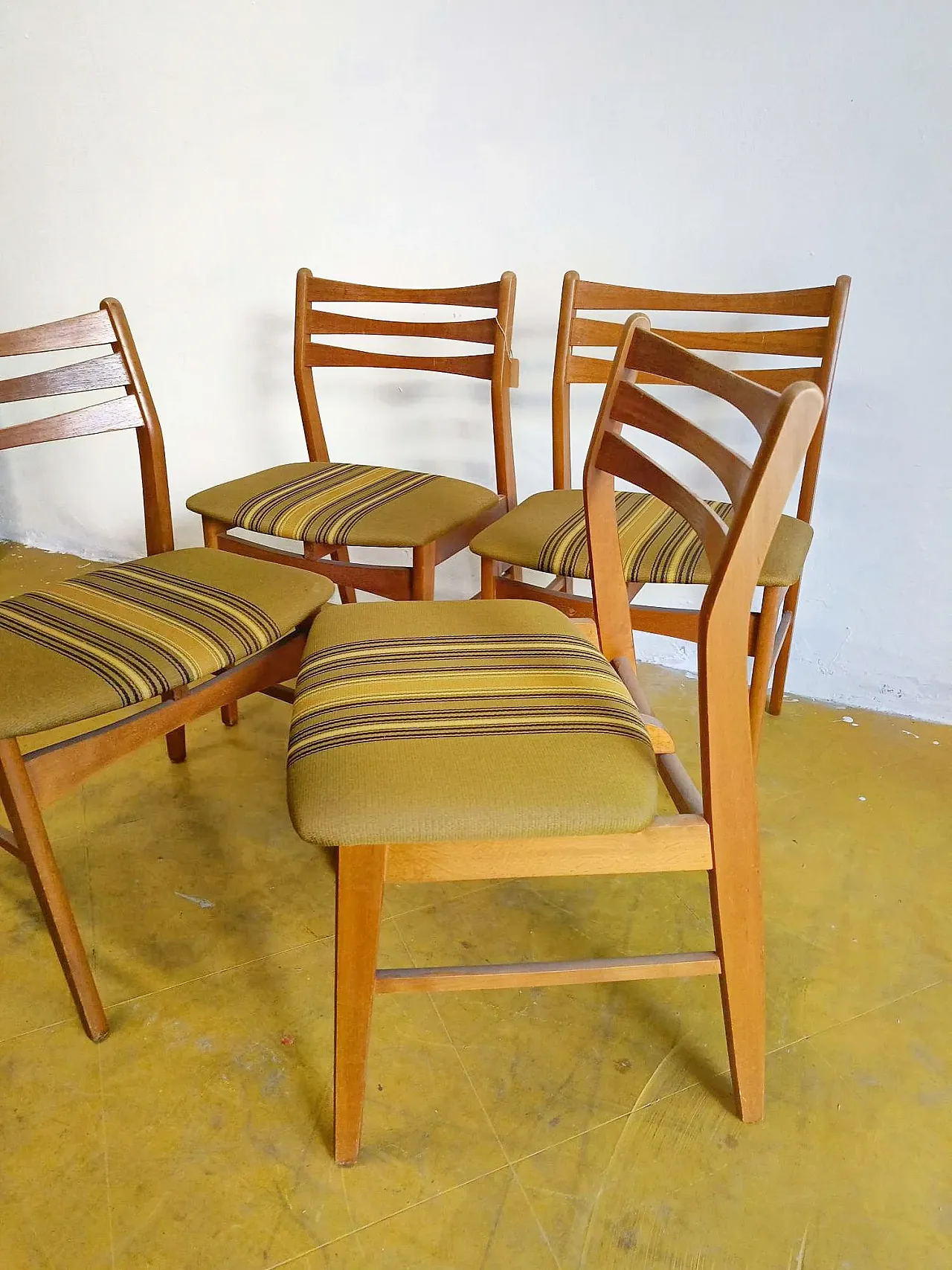 4 Danish chairs by Saxo, 60s 1