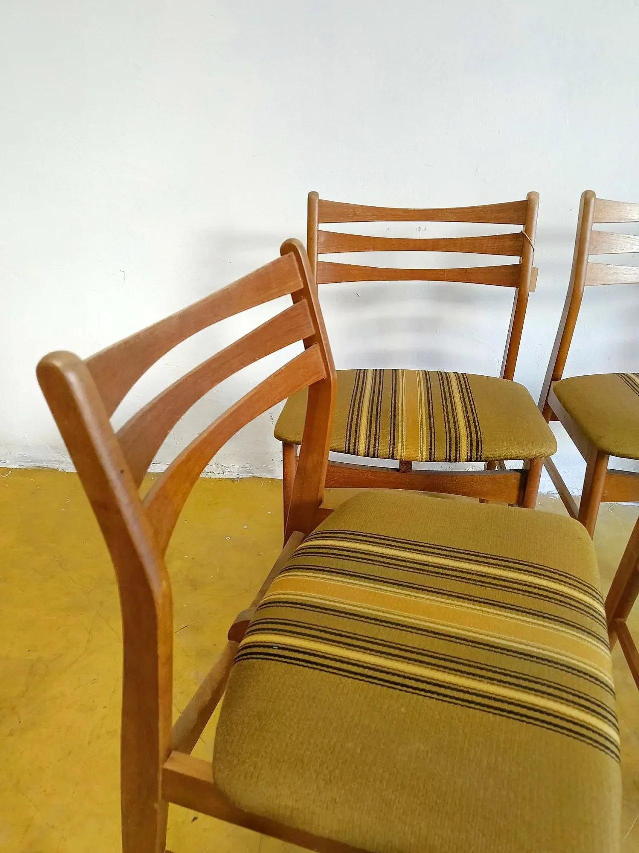 4 Danish chairs by Saxo, 60s 3