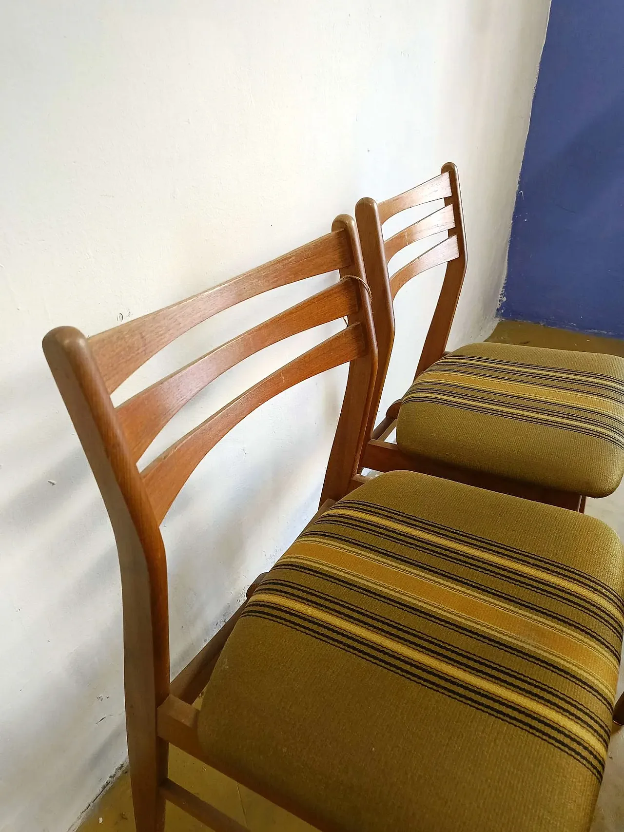 4 Danish chairs by Saxo, 60s 5