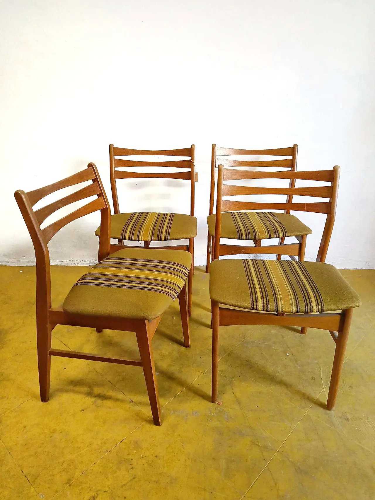 4 Danish chairs by Saxo, 60s 6