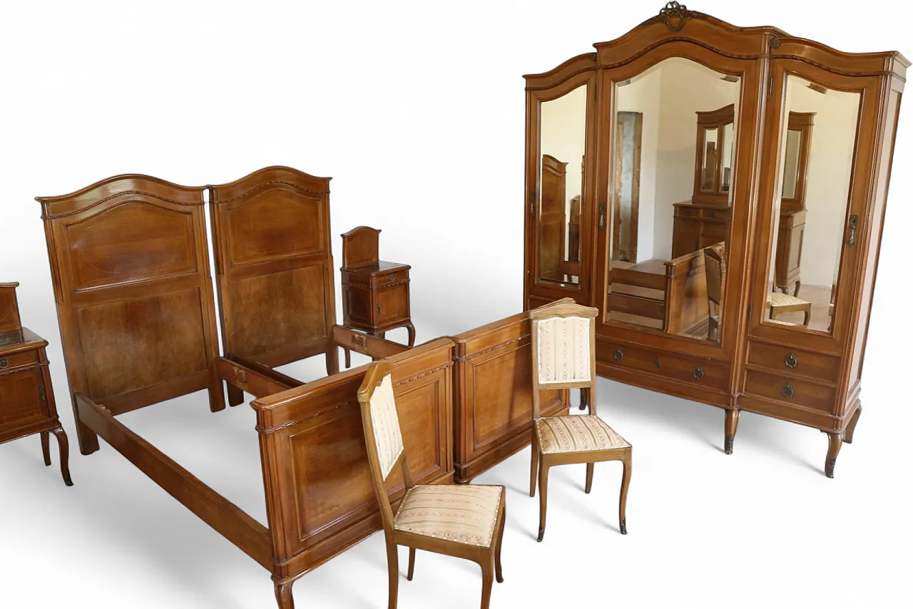 Complete double bedroom in Louis XV walnut, late 19th century 25