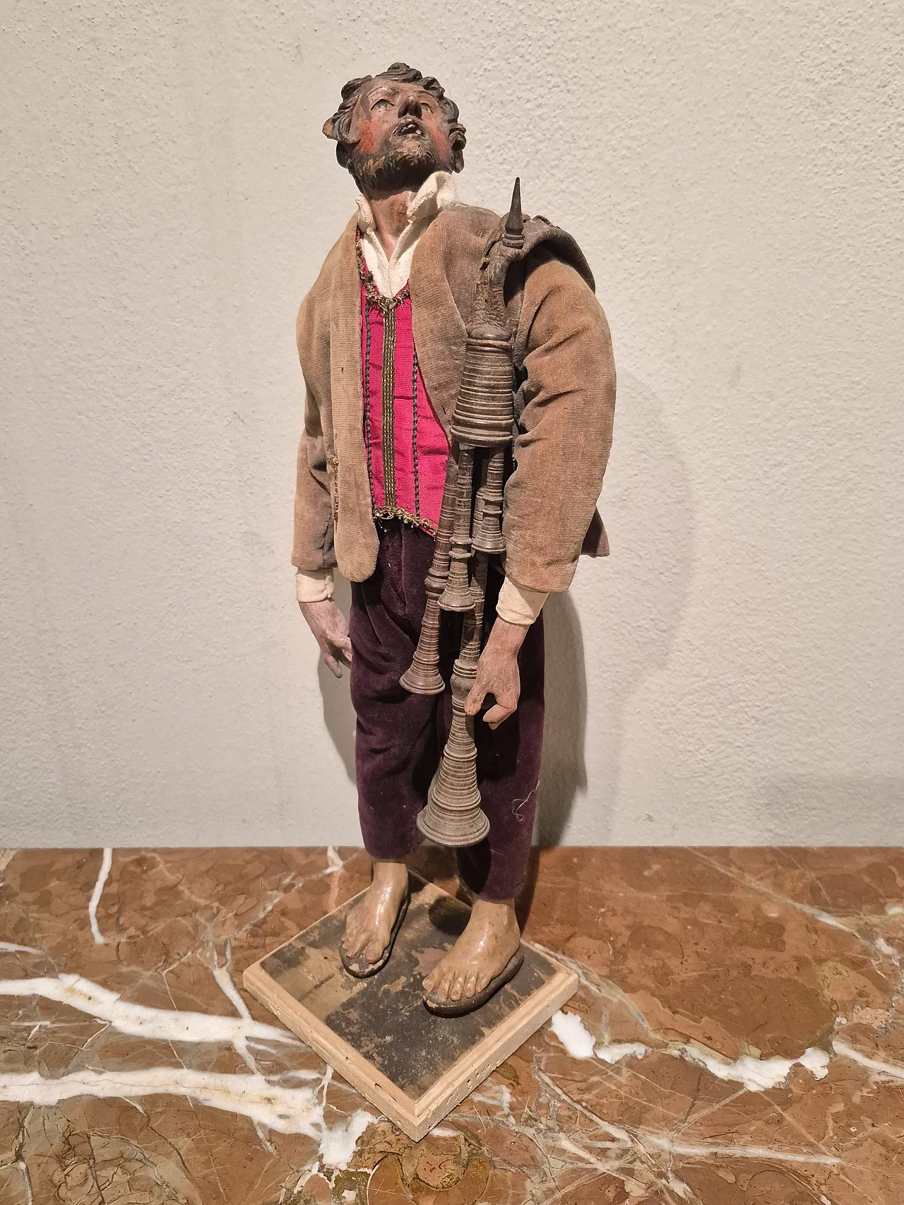 Zampognaro nativity scene statue in terracotta, glass and fabric 2