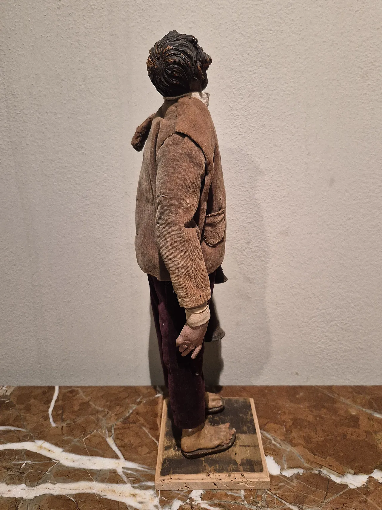 Zampognaro nativity scene statue in terracotta, glass and fabric 4