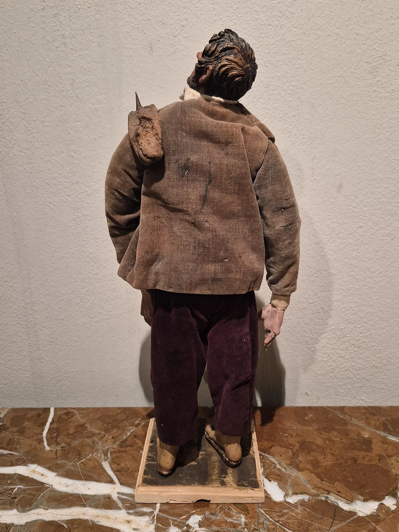 Zampognaro nativity scene statue in terracotta, glass and fabric 5