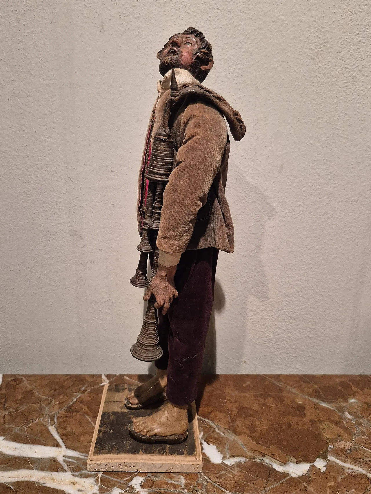 Zampognaro nativity scene statue in terracotta, glass and fabric 6