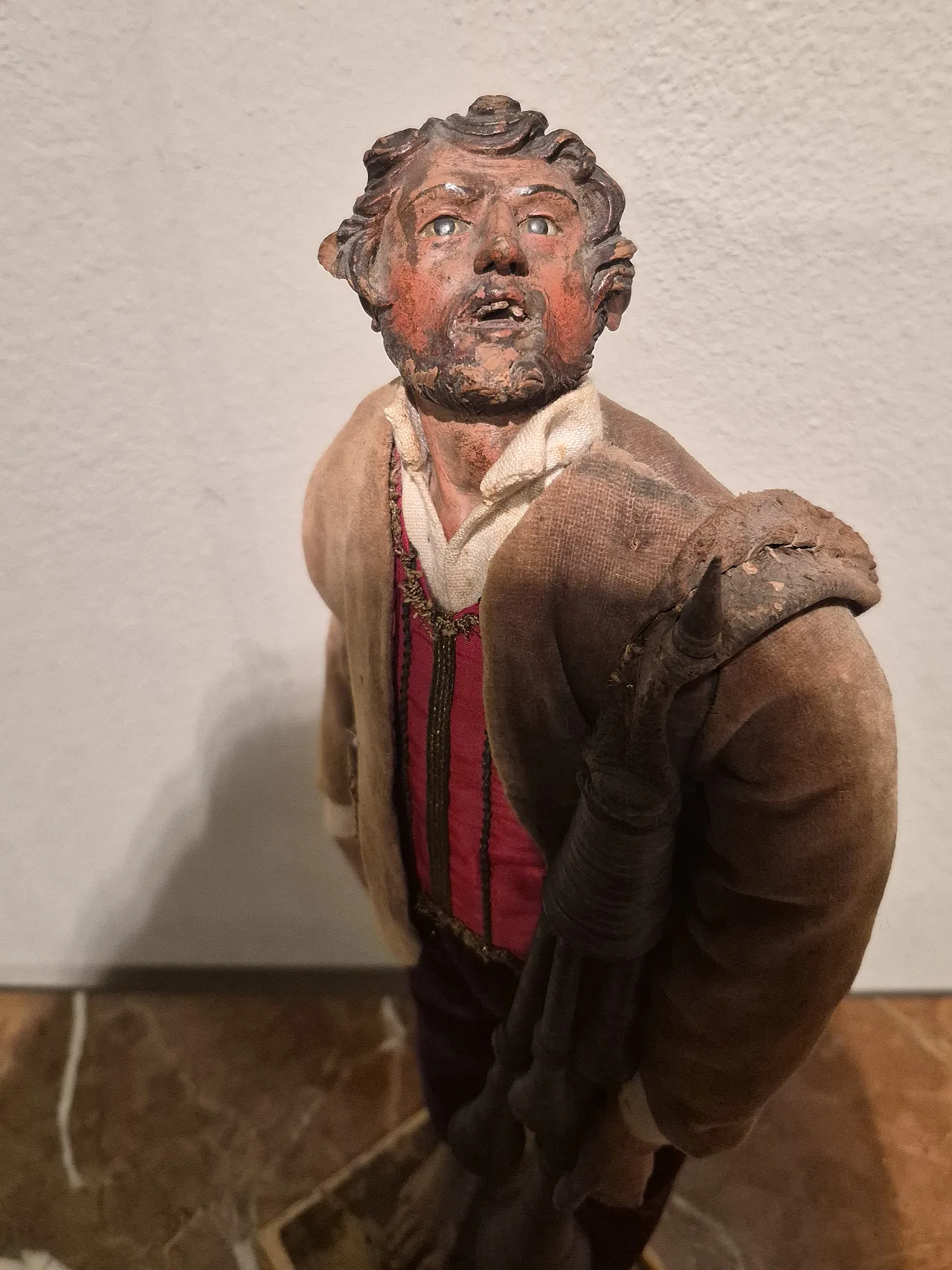 Zampognaro nativity scene statue in terracotta, glass and fabric 8