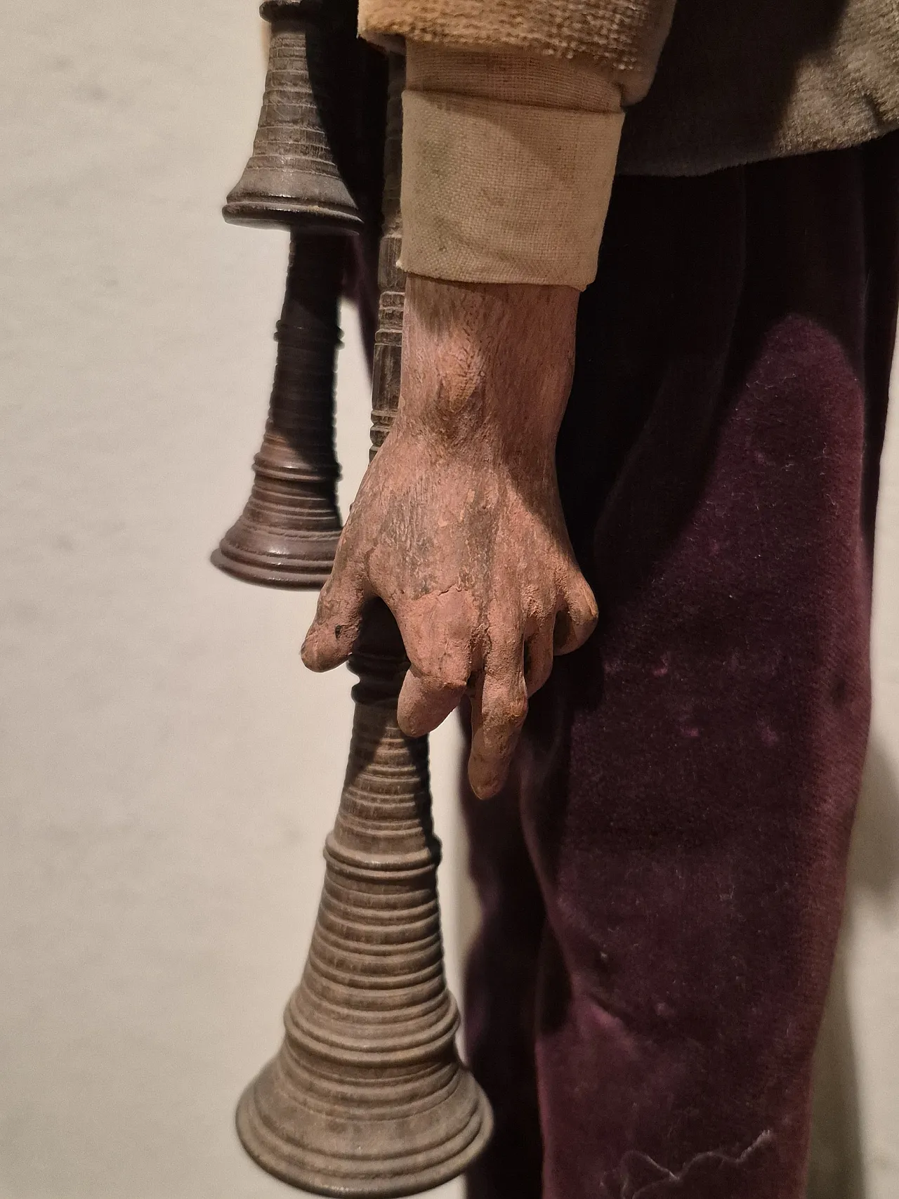 Zampognaro nativity scene statue in terracotta, glass and fabric 10