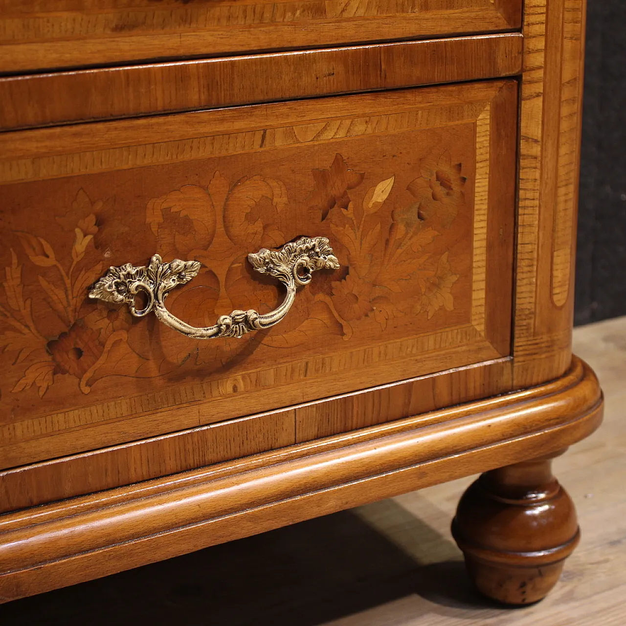 Italian inlaid chest of drawers in exotic woods, 20th century 4