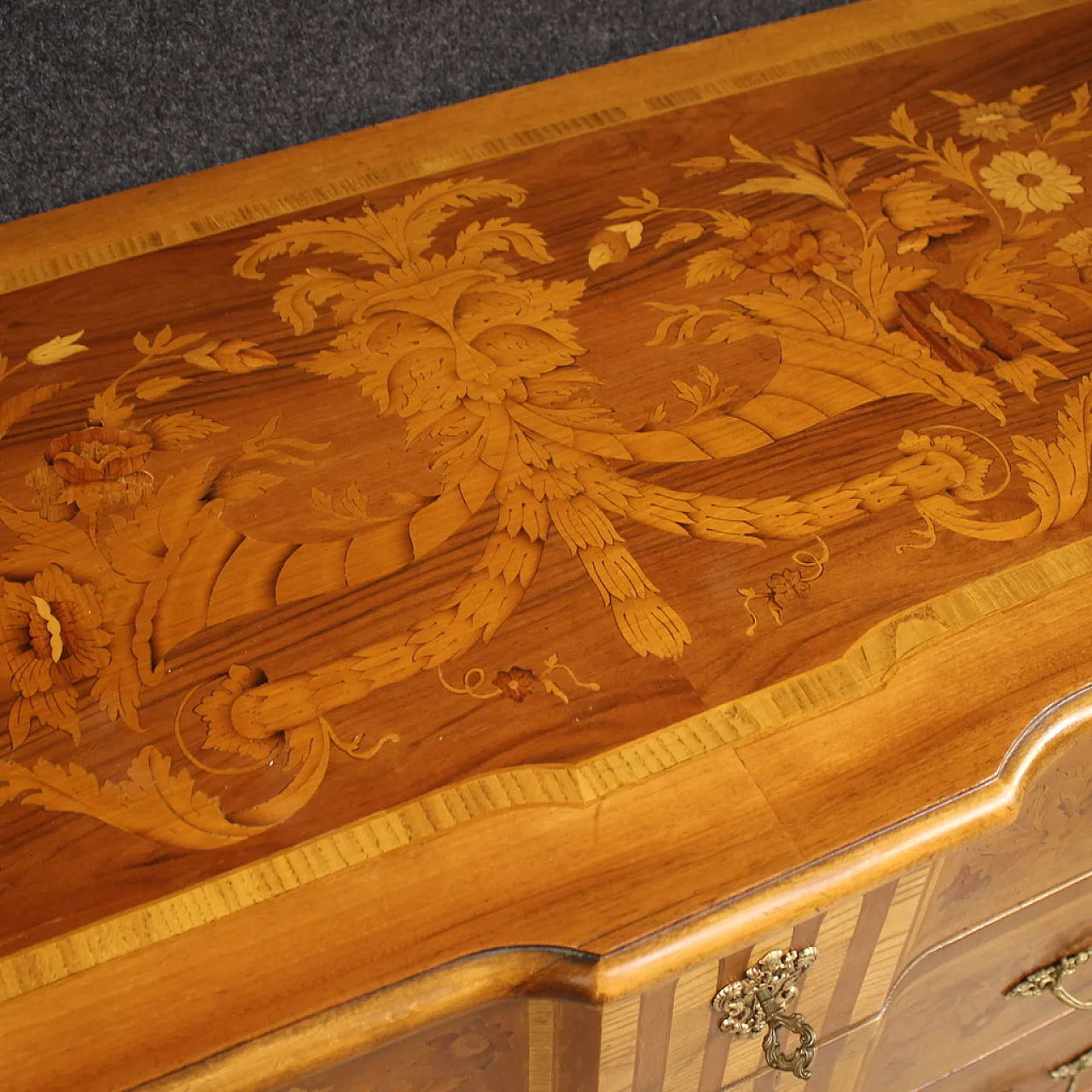 Italian inlaid chest of drawers in exotic woods, 20th century 5