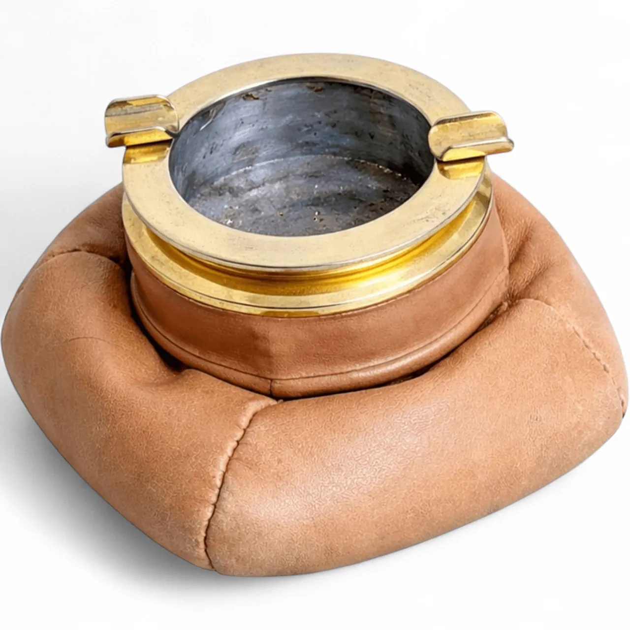 Posacenere imbottito in pelle ottone, anni 70, made in Italy 9