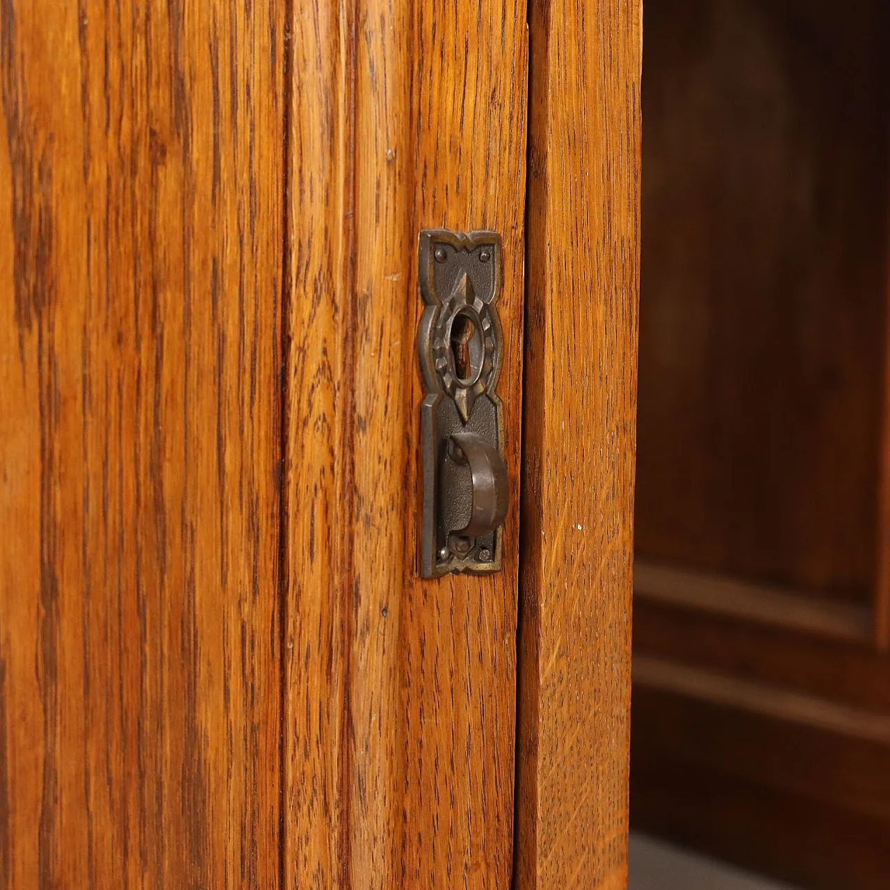 Scrivania in rovere con piano con inserto in pelle nera, '800 9