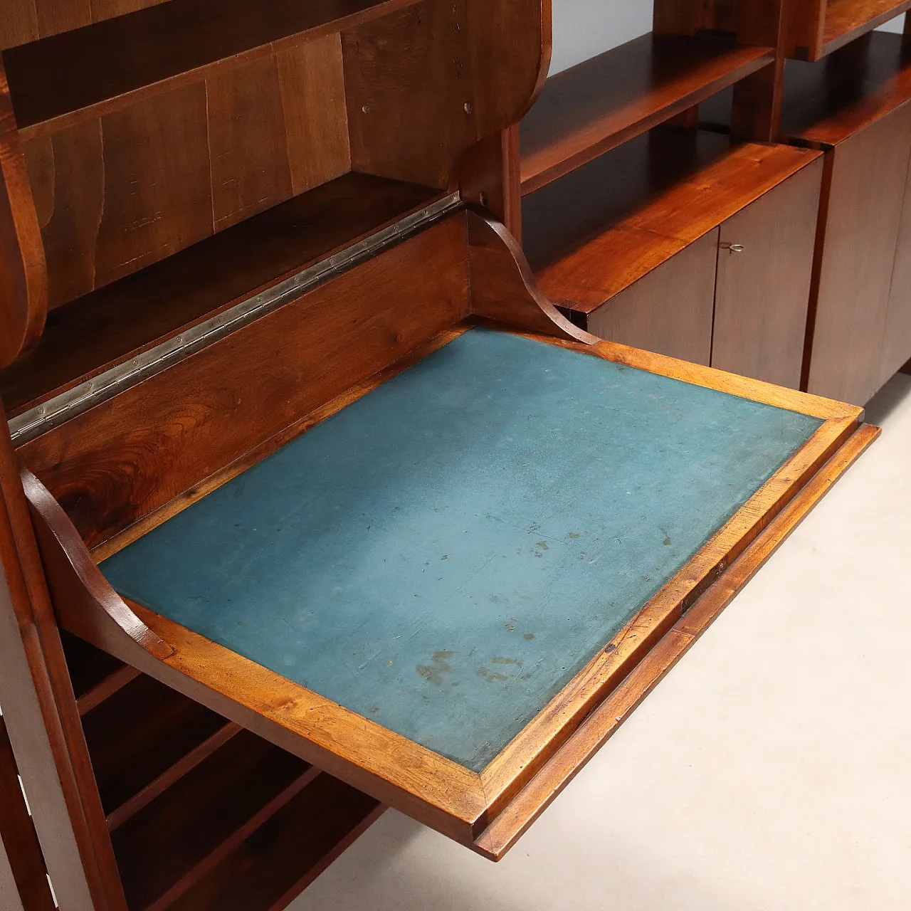 Libreria autoportante in noce, '900 5