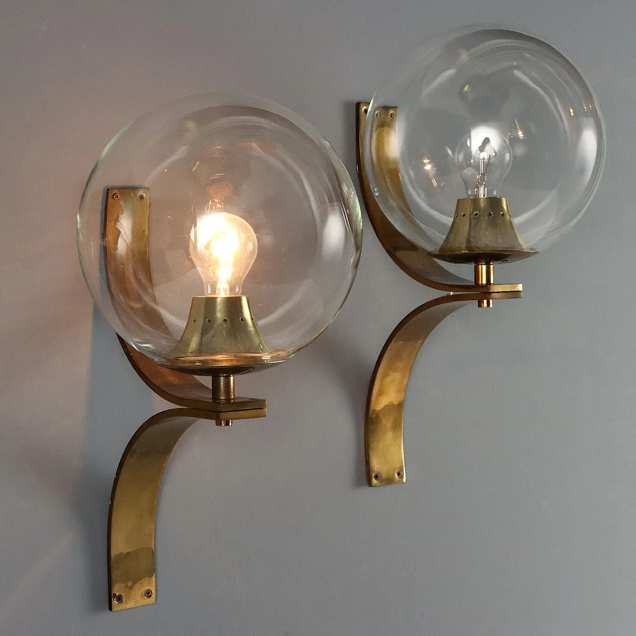 Pair of brass and clear glass wall lamps, 20th century 1