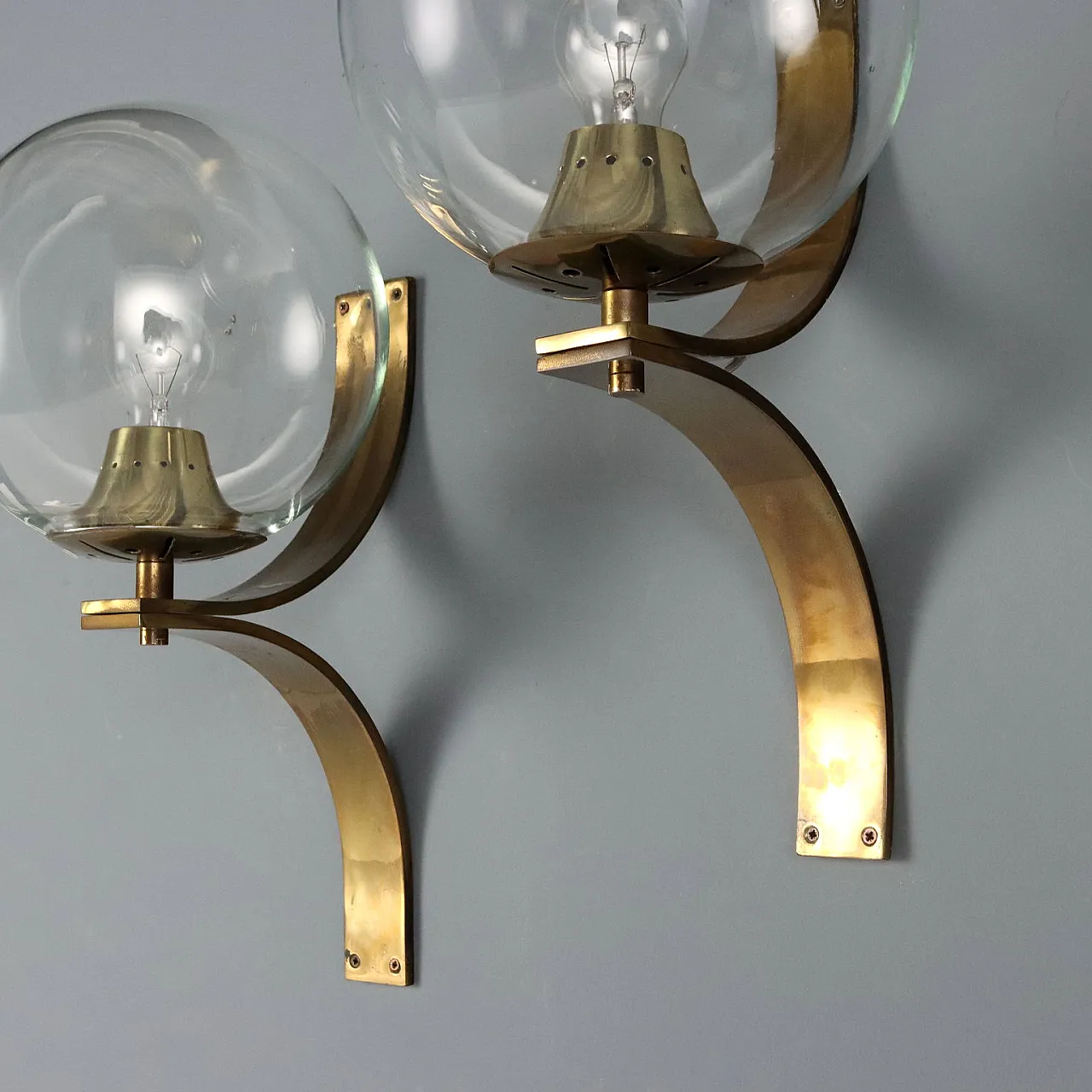 Pair of brass and clear glass wall lamps, 20th century 6