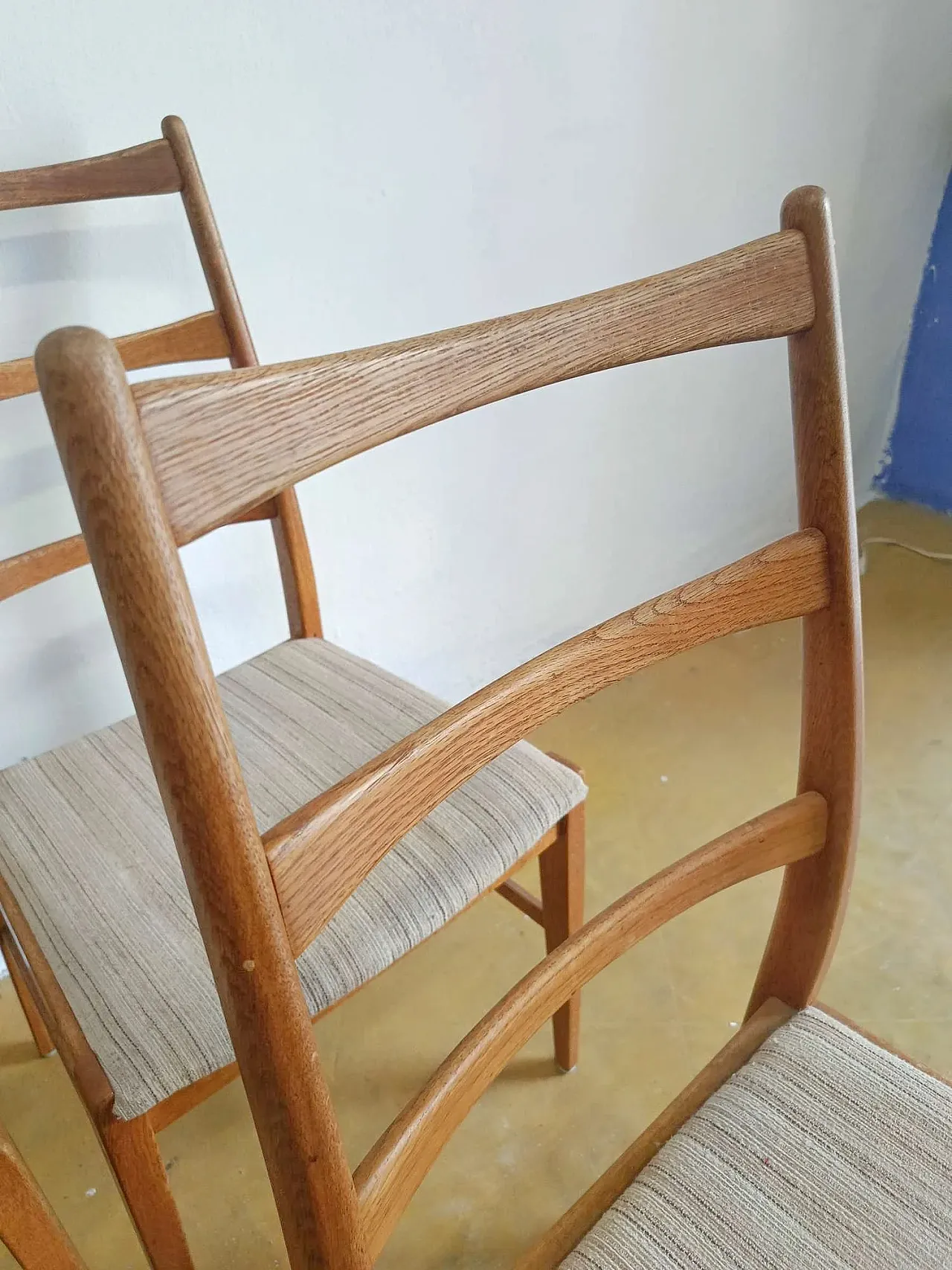 4 Danish Oak Chairs Backrest Three Curved Slats, 60s 1