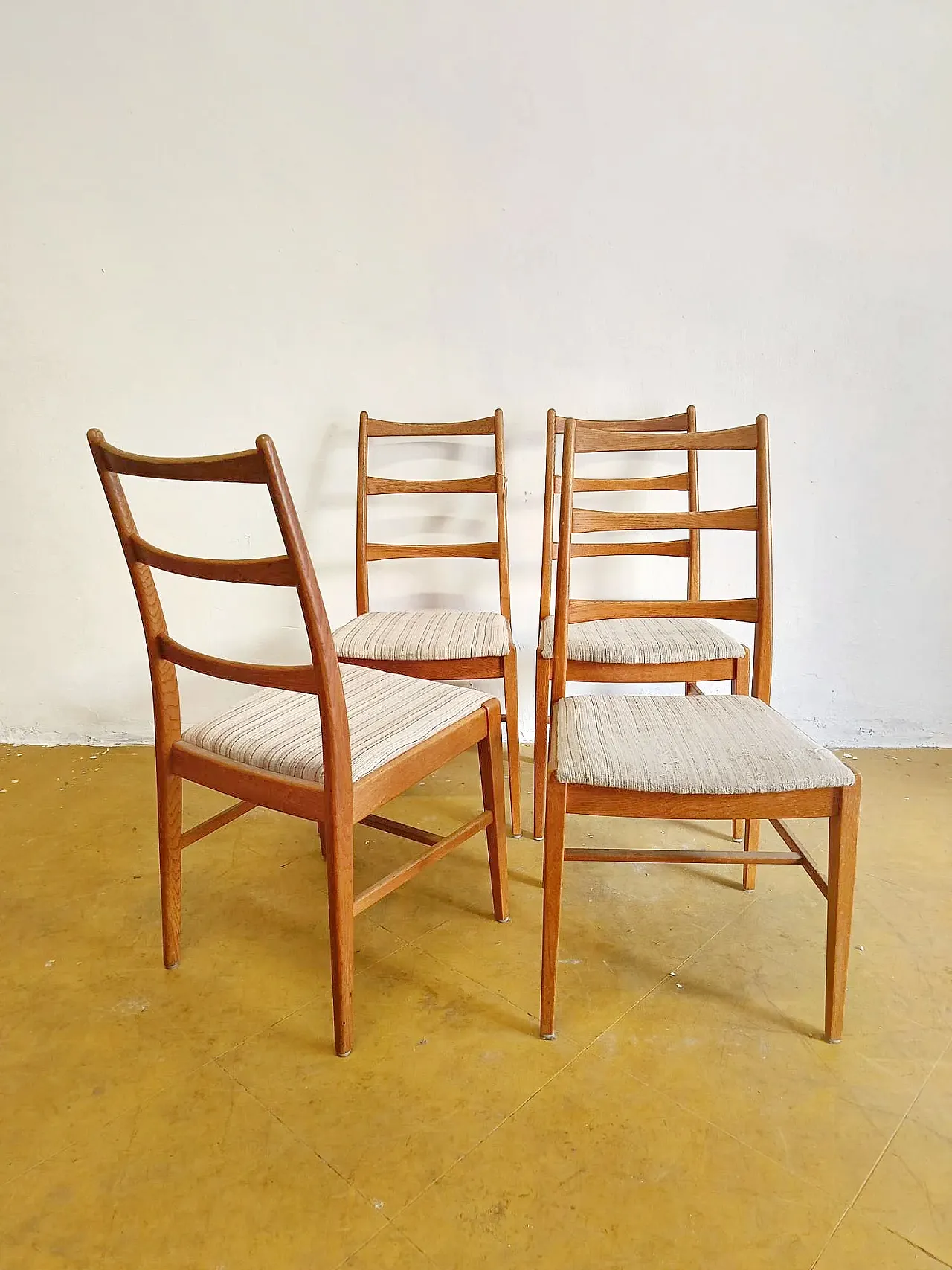 4 Danish Oak Chairs Backrest Three Curved Slats, 60s 9