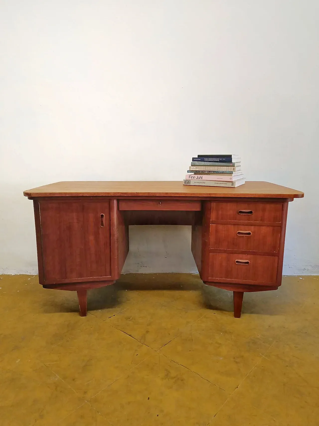 Scrivania danese in teak, anni '50 1