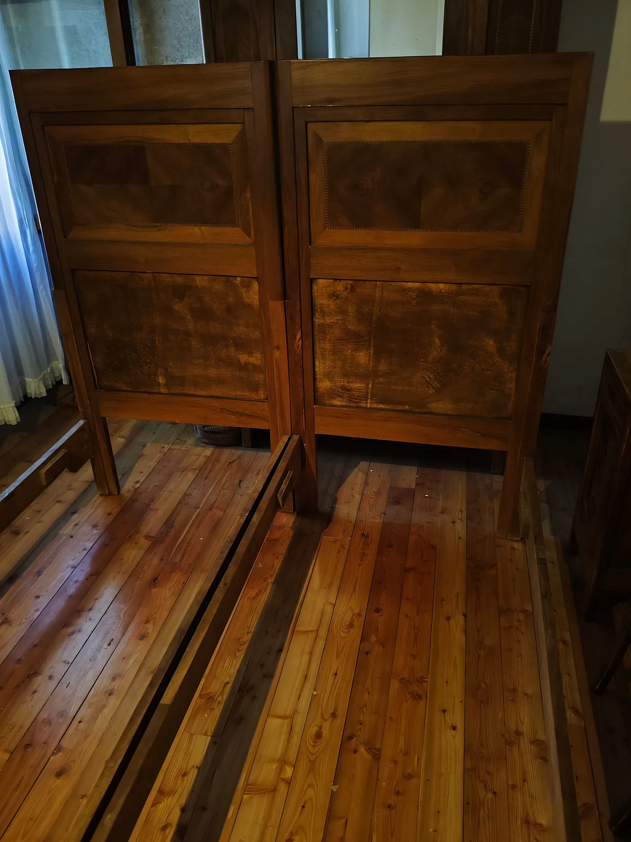 Coppia di letti matrimoniale in legno ('900) 2