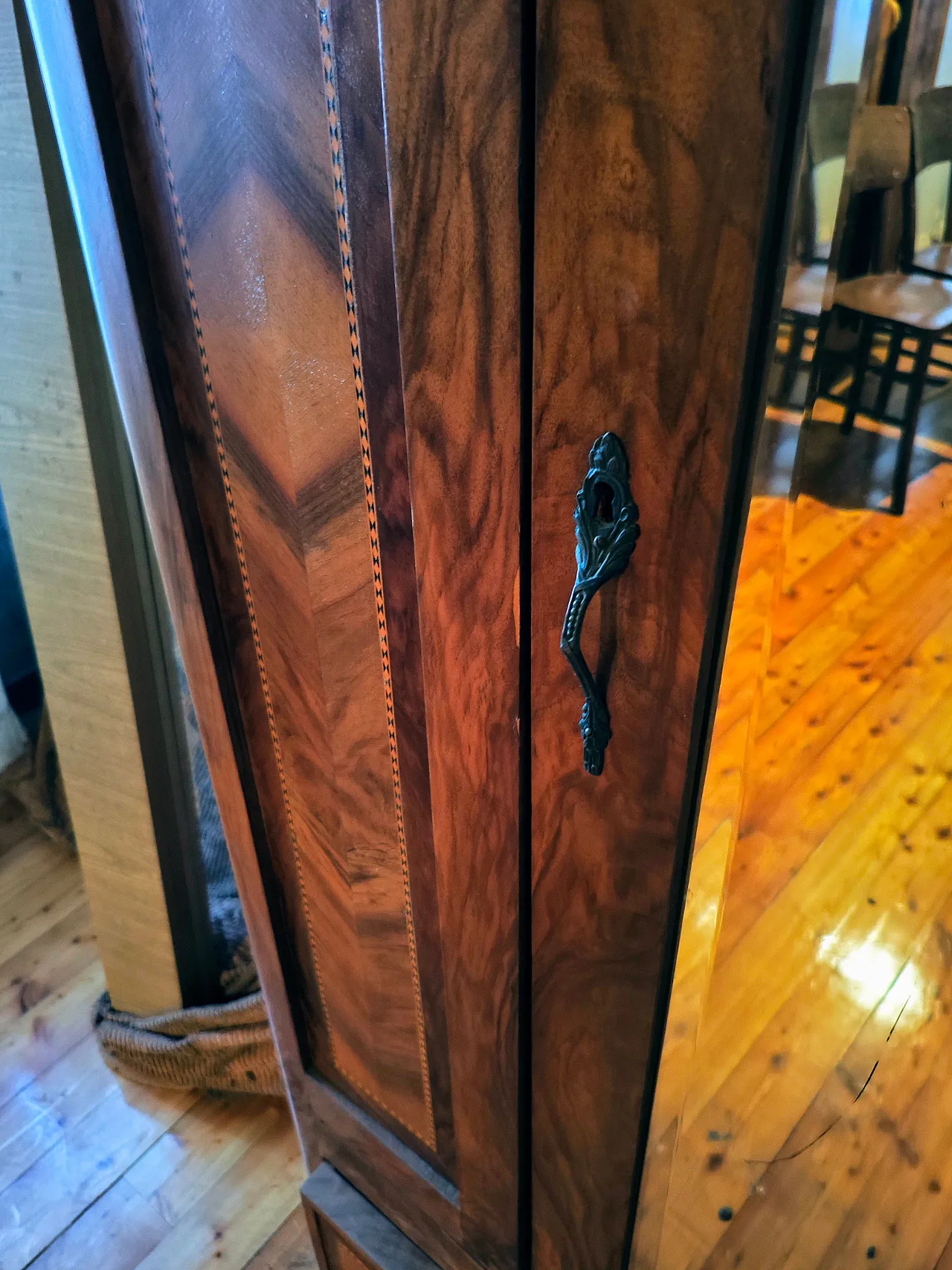 Armadio in legno di noce, primi '900 2