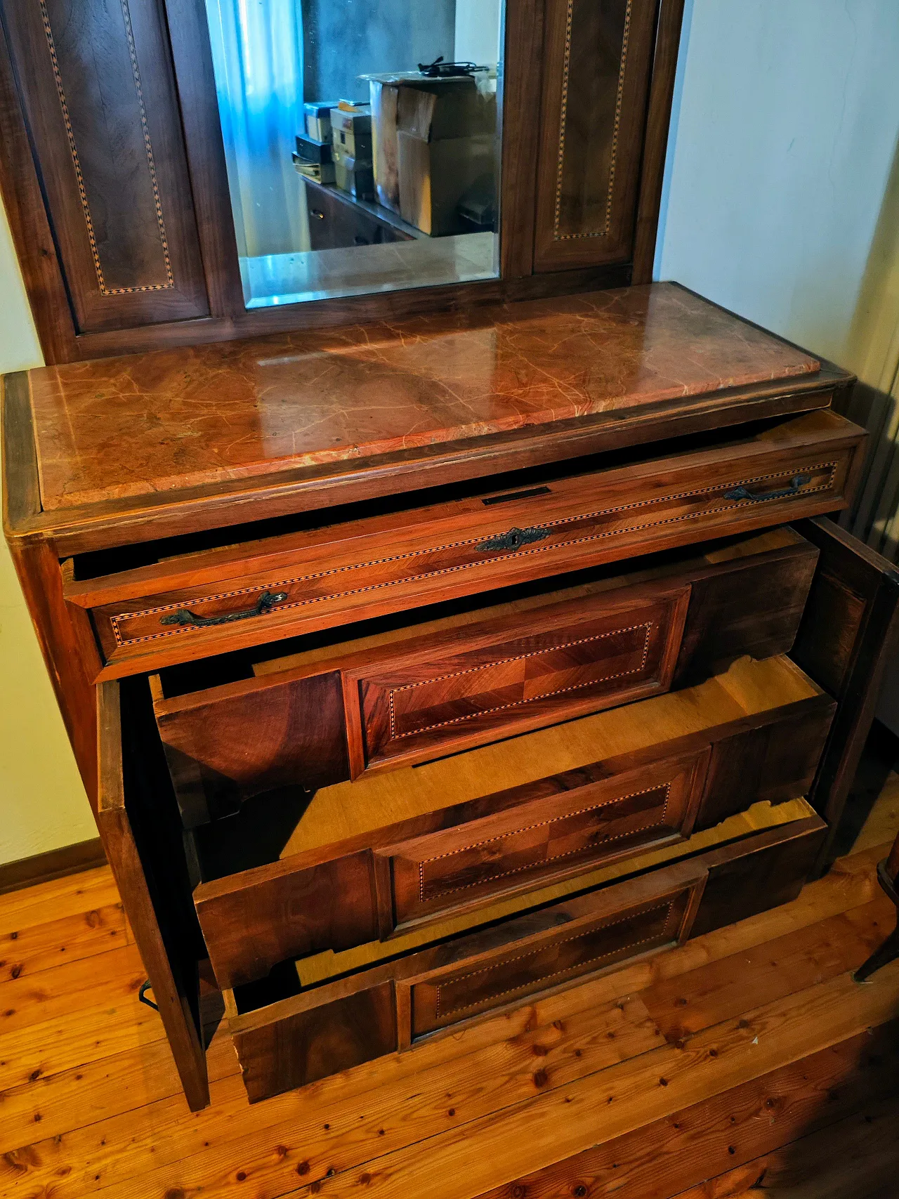 Cassettiera in legno di noce con piano in marmo, '900 2