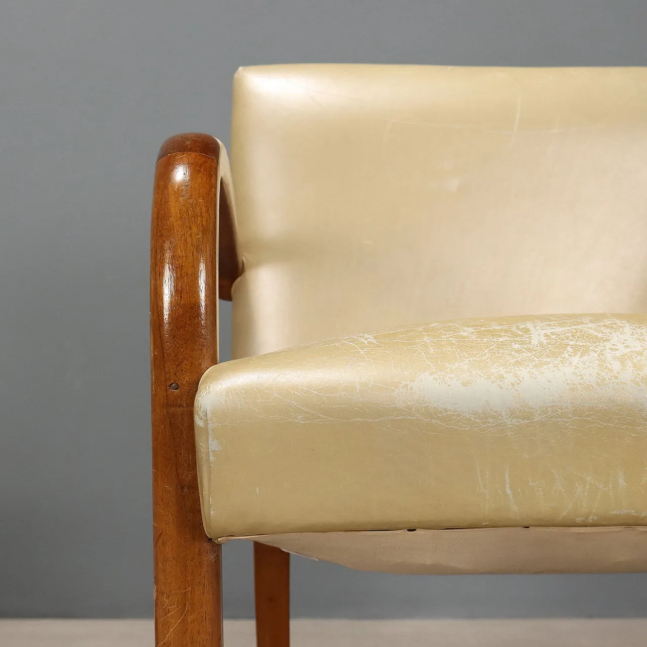 Coppia di poltrone con braccioli in faggio e vinile, '900 5