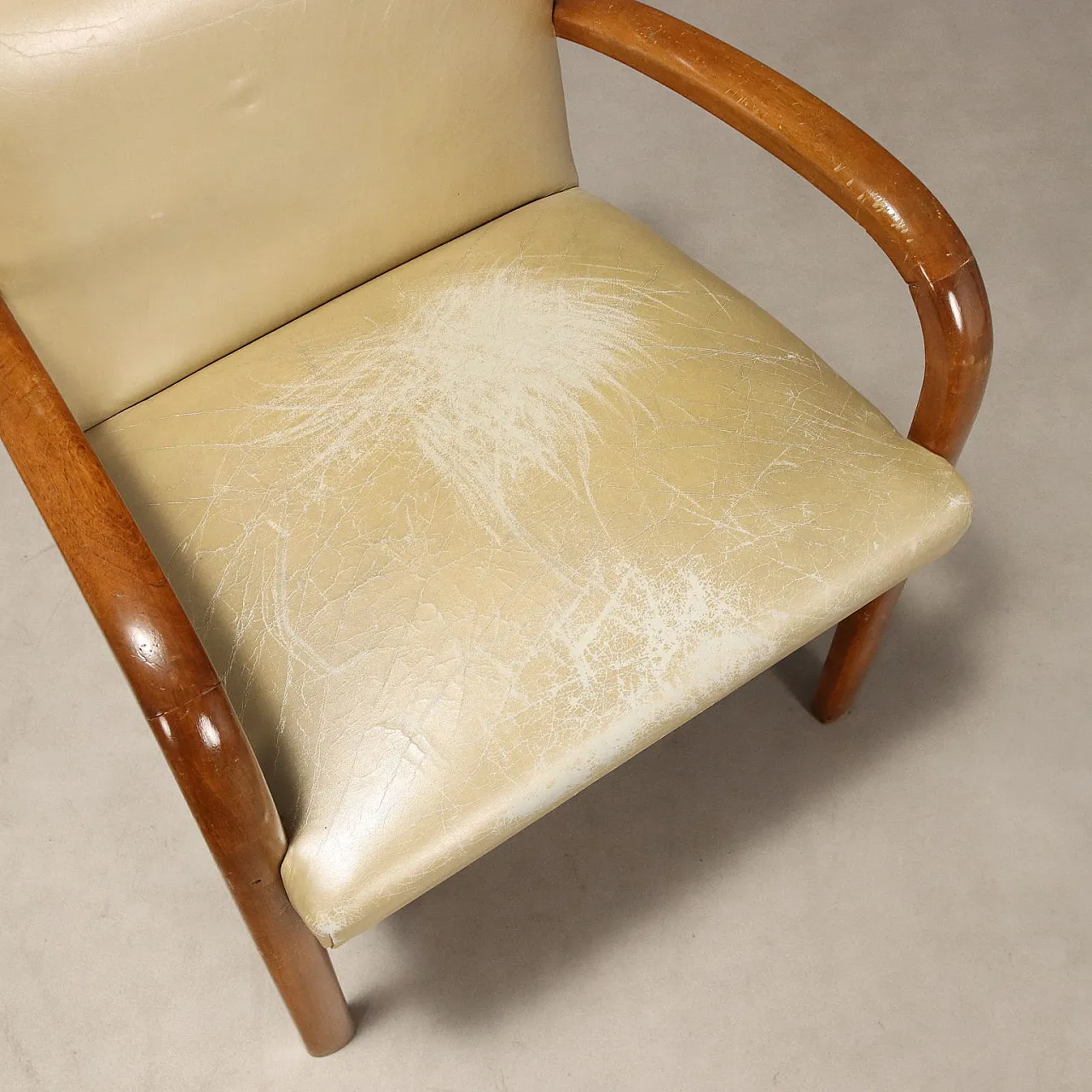 Coppia di poltrone con braccioli in faggio e vinile, '900 7