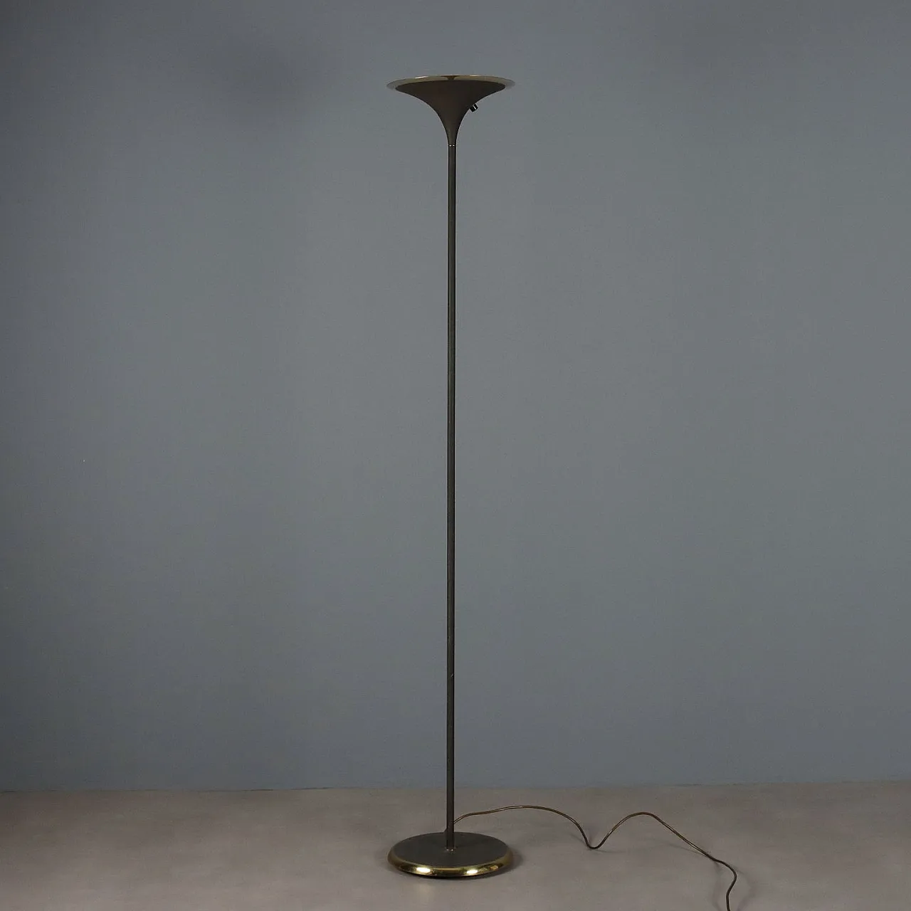 Lampada da terra in metallo smaltato con inserti in ottone, '900 6