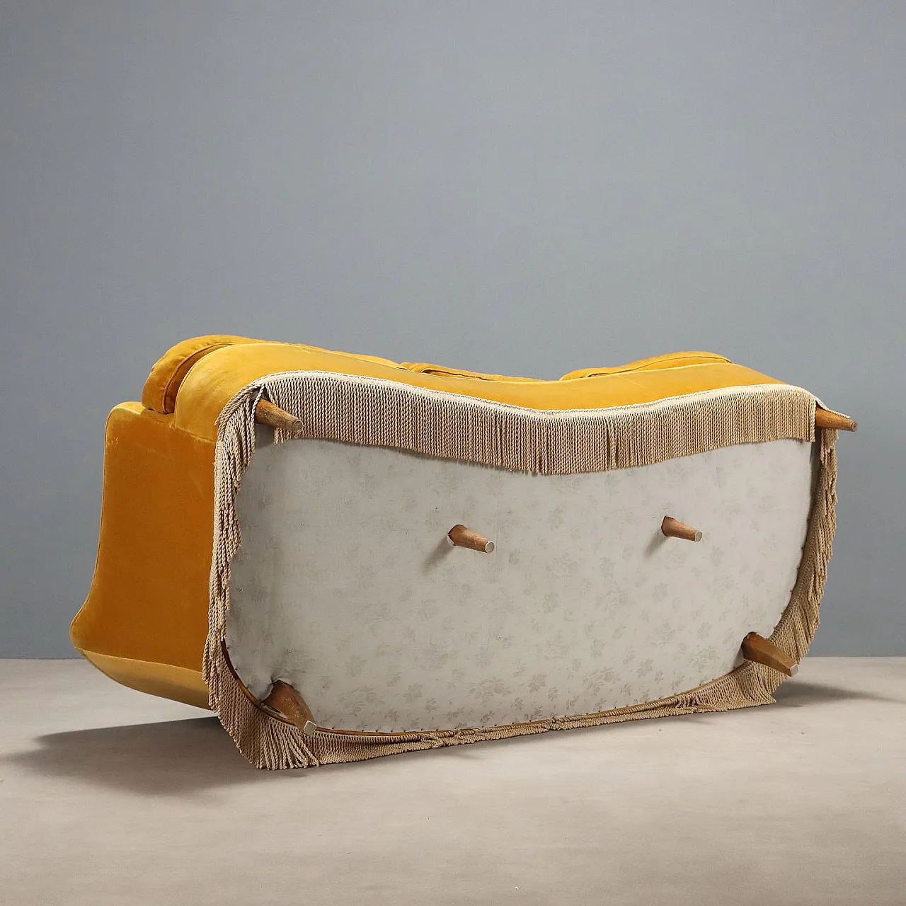 Divano a 3 posti con imbottitura a molle e cuscini in piuma, '900 10