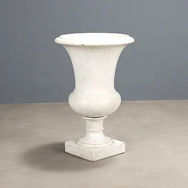 Medici vase in white Carrara marble
