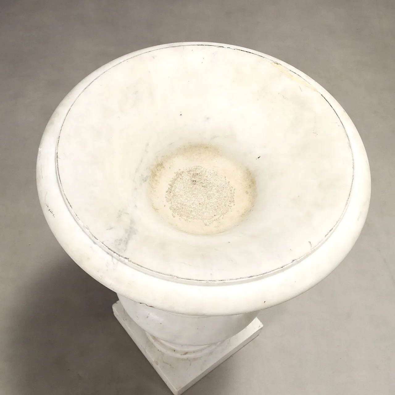 Medici vase in white Carrara marble 4