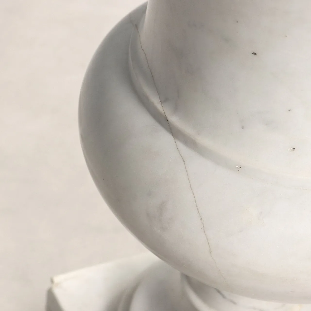 Medici vase in white Carrara marble 5