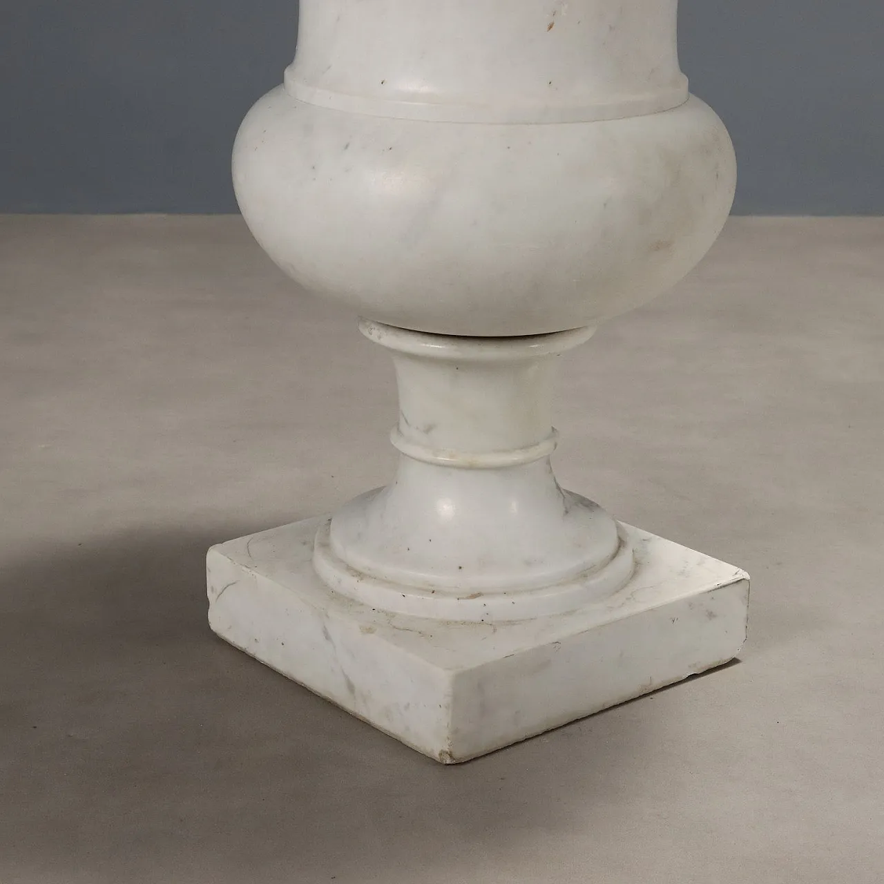 Medici vase in white Carrara marble 8
