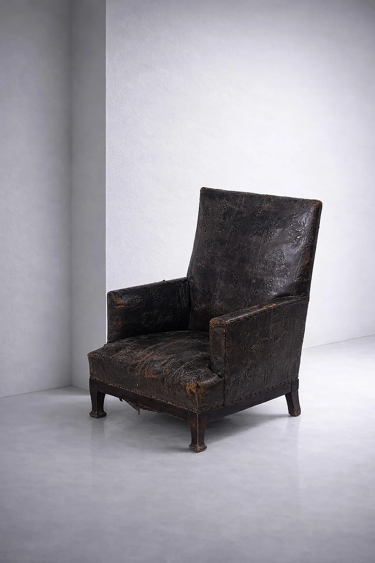 Art Nouveau leather armchair with floral decorations, 20th century 4